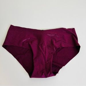 NWT Victoria’s Secret Maroon Magenta No-Show Seamless Shimmer Panty Underwear